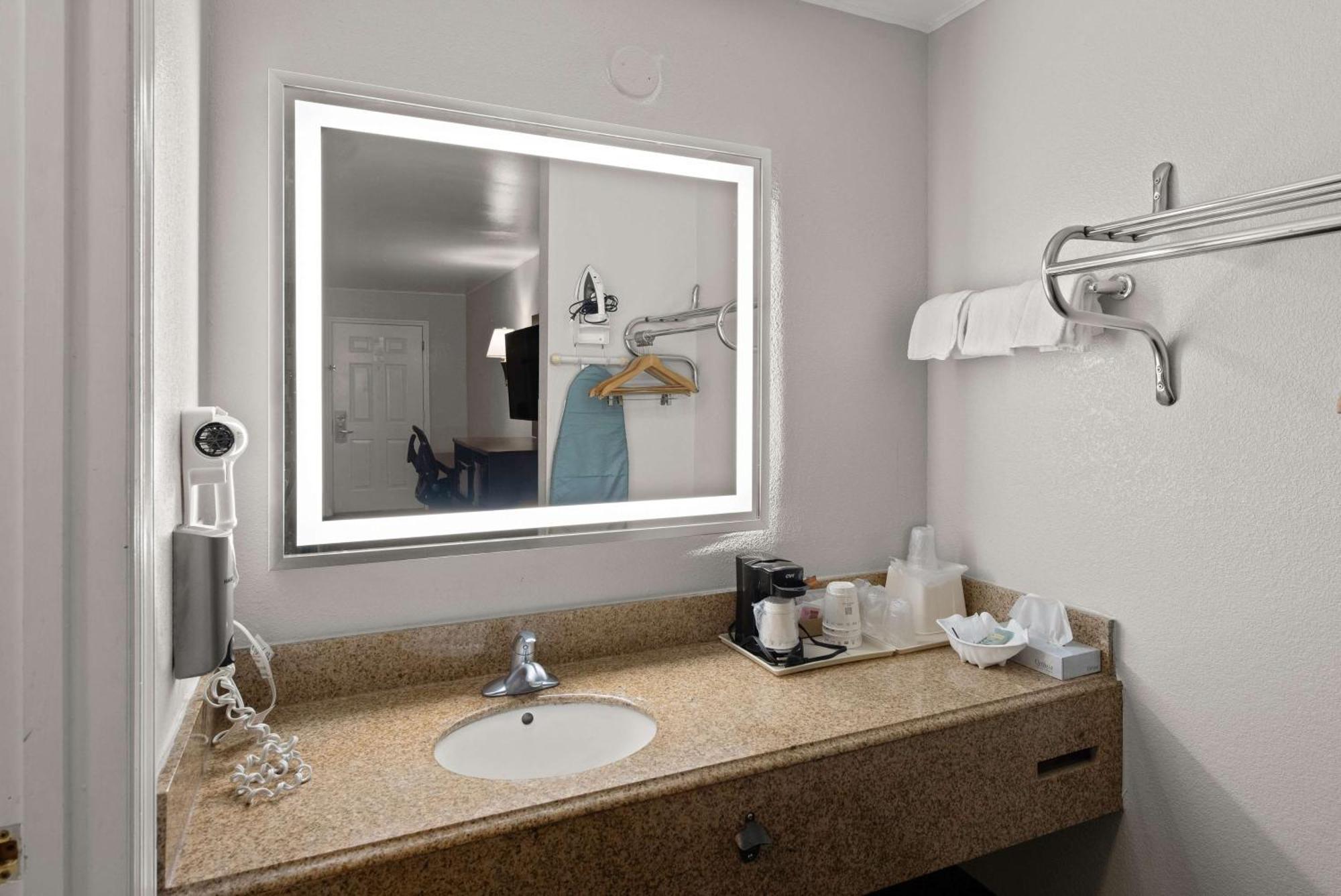 Best Western Executive Inn Ґров-Сіті Екстер'єр фото