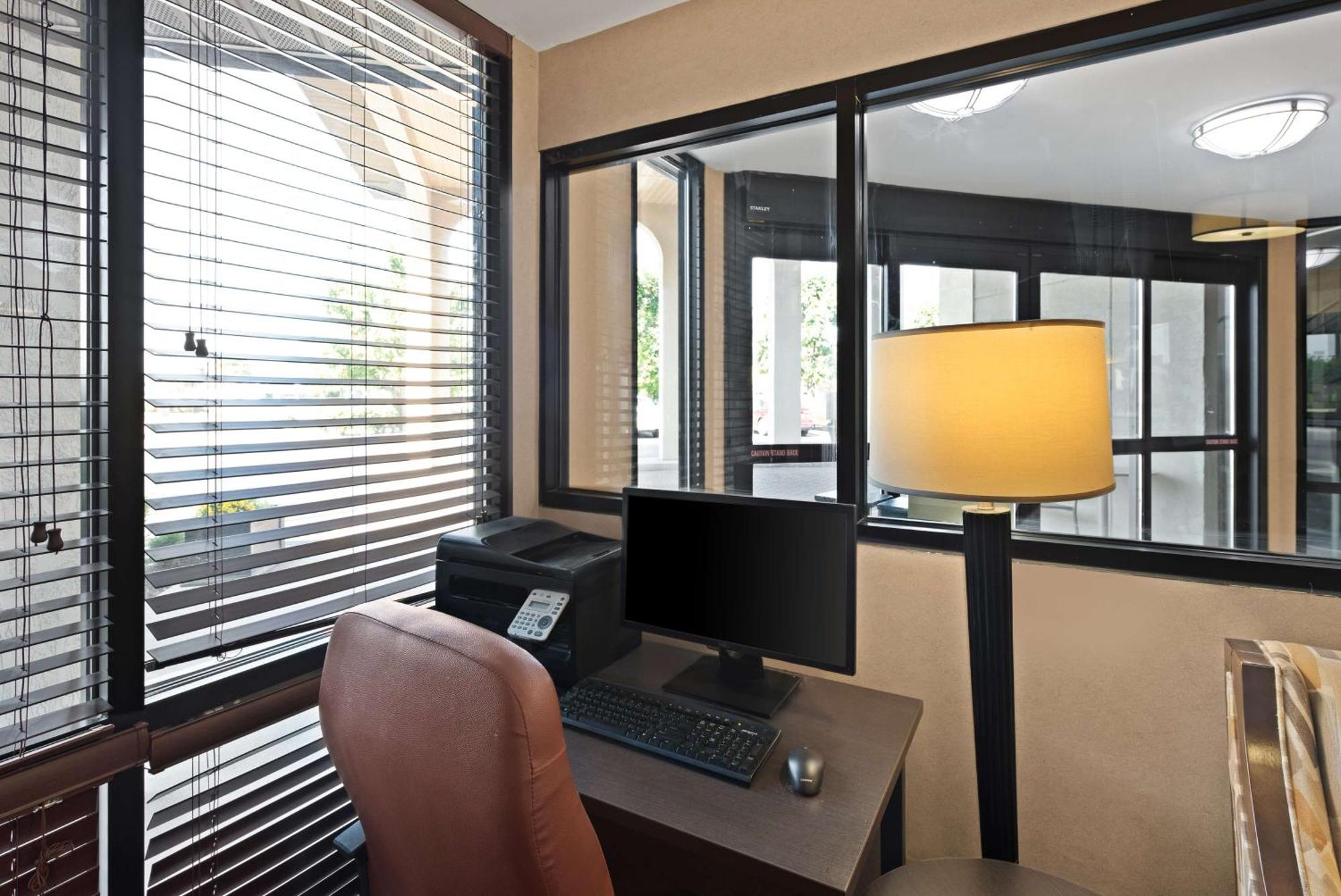 Best Western Executive Inn Ґров-Сіті Екстер'єр фото