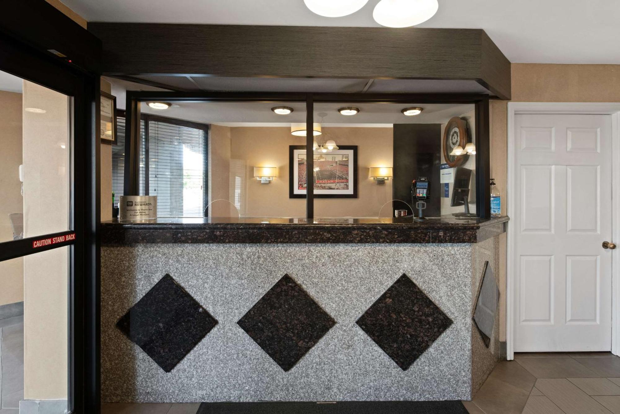 Best Western Executive Inn Ґров-Сіті Екстер'єр фото