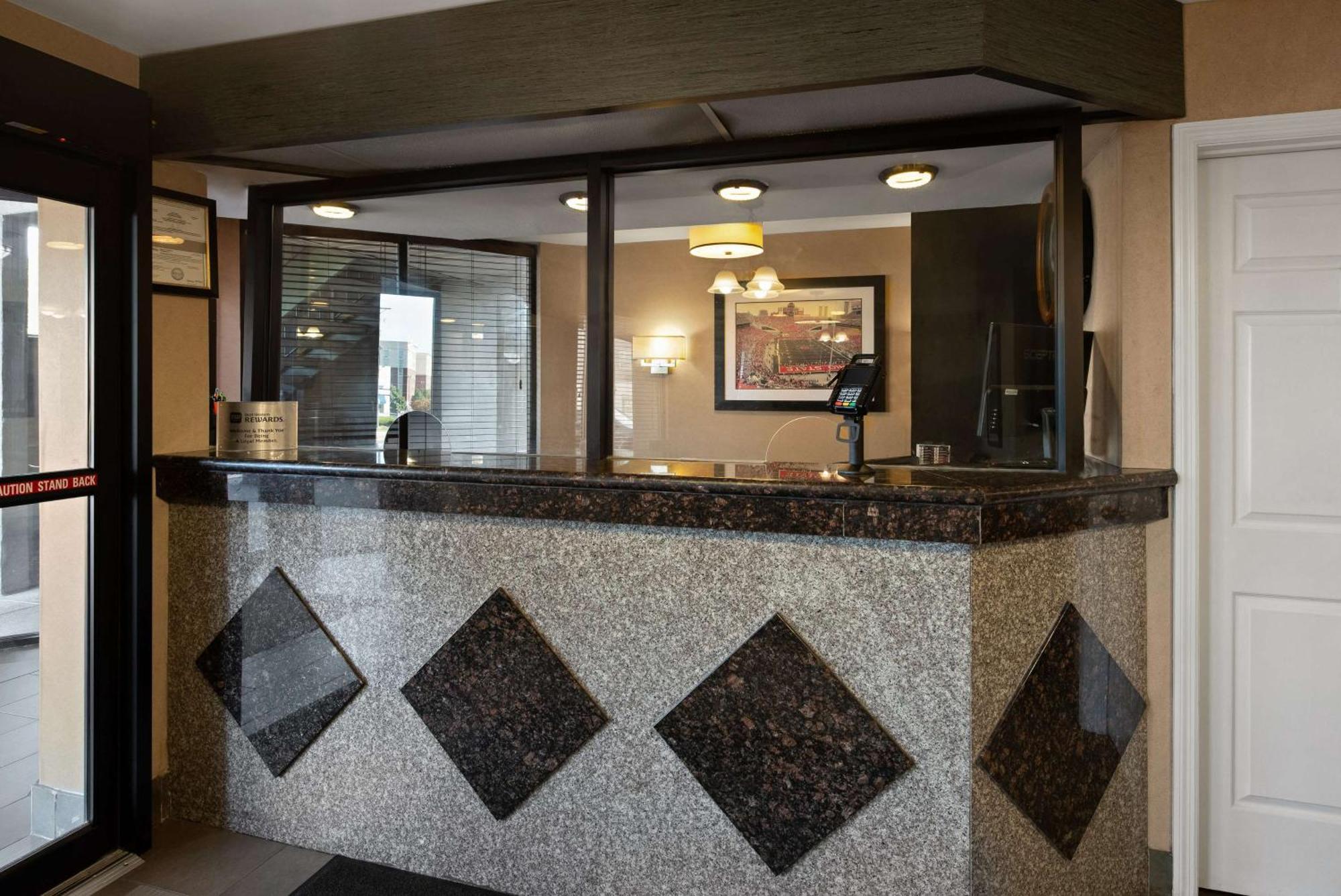 Best Western Executive Inn Ґров-Сіті Екстер'єр фото