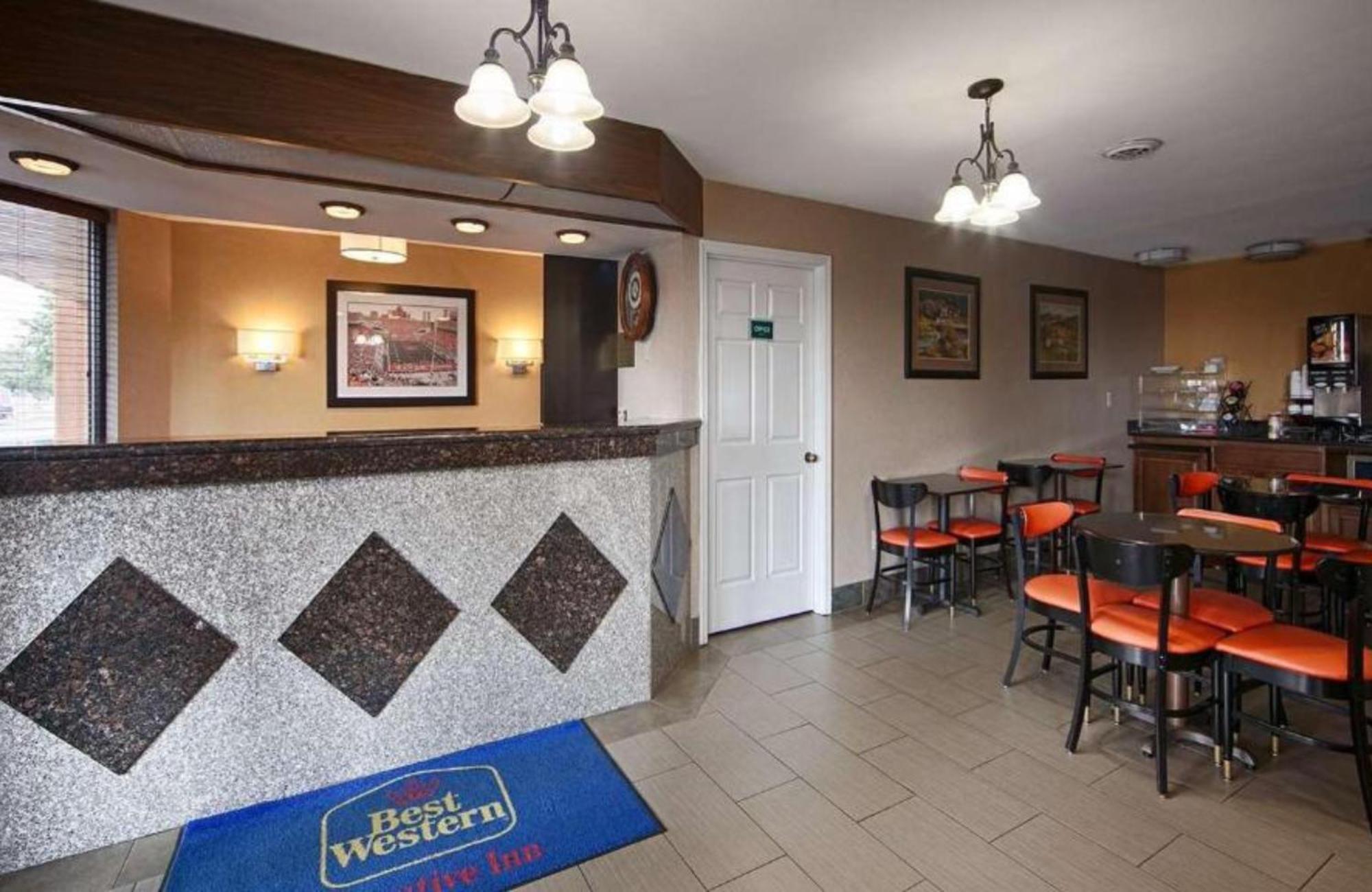 Best Western Executive Inn Ґров-Сіті Екстер'єр фото